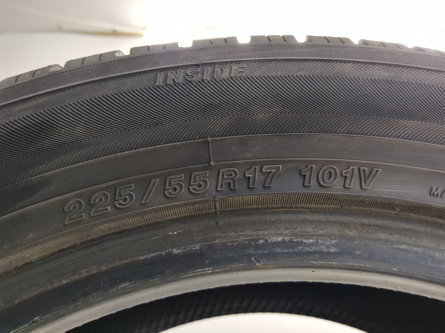Used Tire 225/55R17 YOKOHAMA AVID GT 101V - Tread Depth 9/32 - Oemusedautoparts1.com