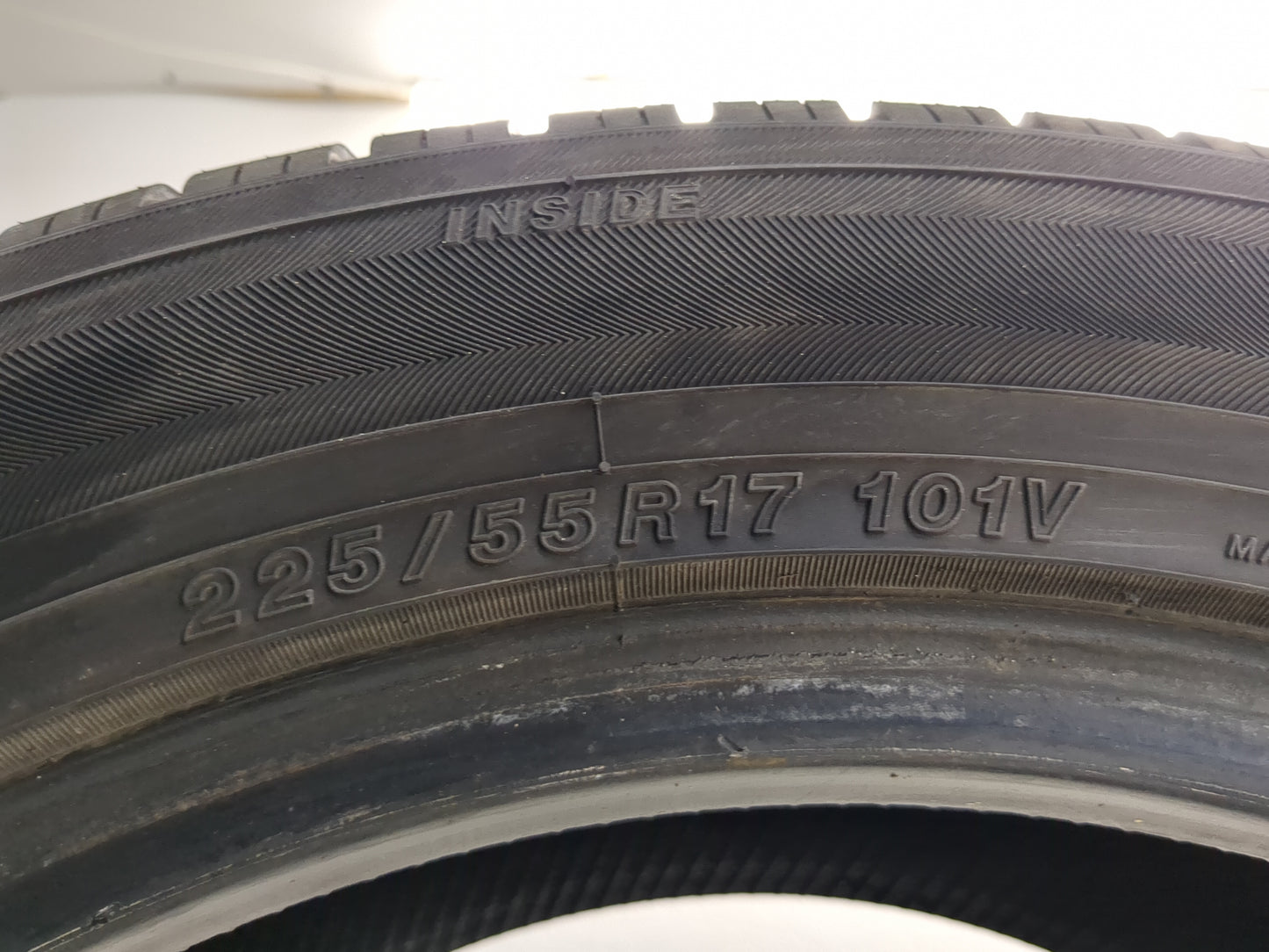 Used Tire 225/55R17 YOKOHAMA AVID GT 101V - Tread Depth 9/32 - Oemusedautoparts1.com