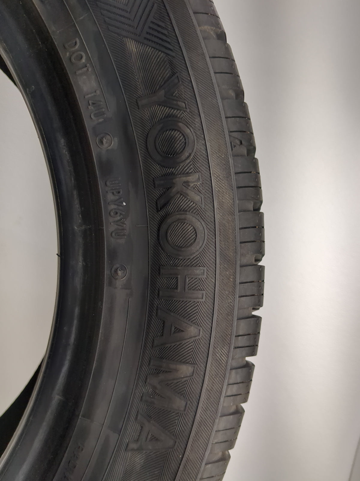 Used Tire 225/55R17 YOKOHAMA AVID GT 101V - Tread Depth 9/32 - Oemusedautoparts1.com