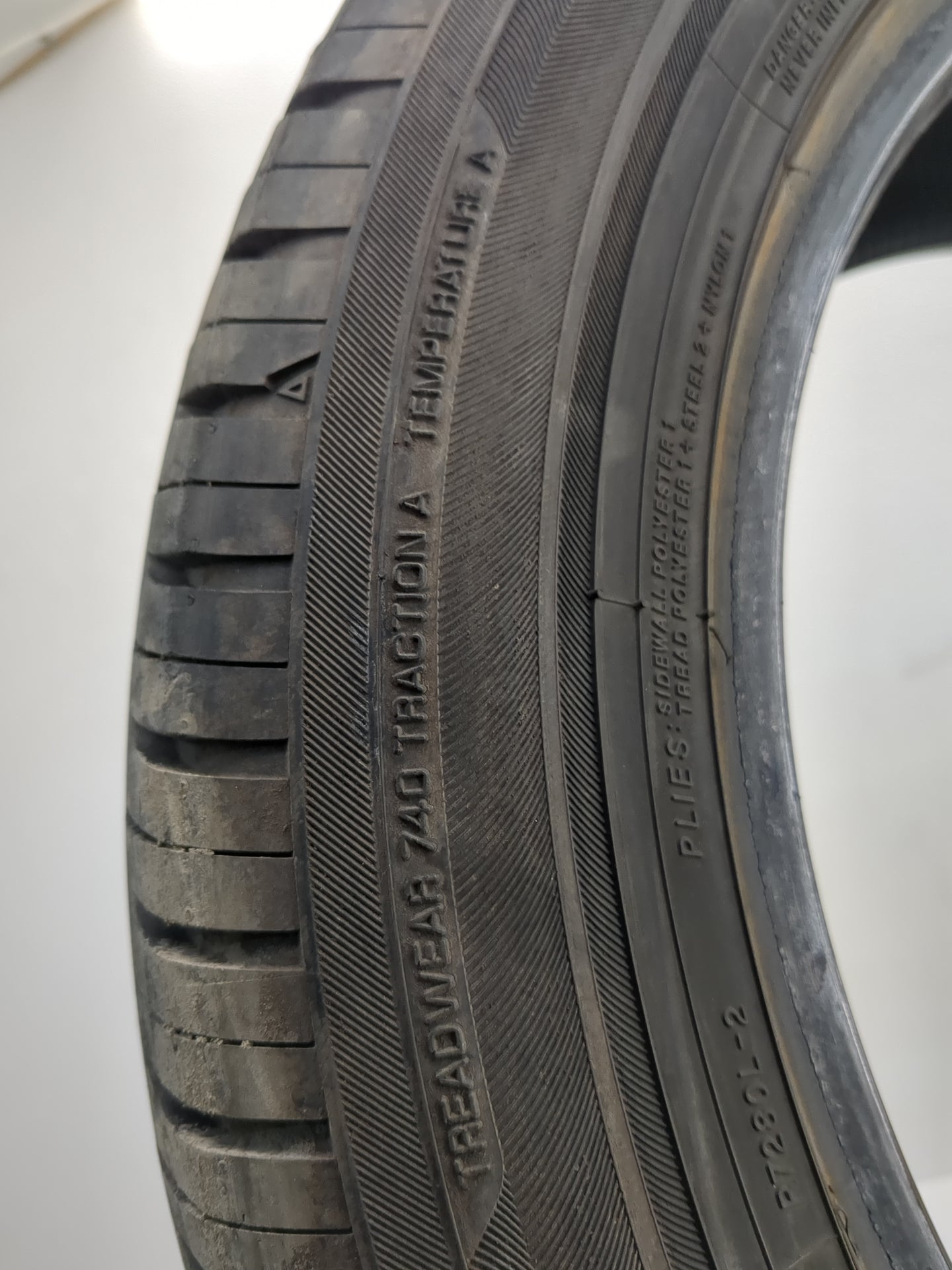 Used Tire 225/55R17 YOKOHAMA AVID GT 101V - Tread Depth 9/32 - Oemusedautoparts1.com
