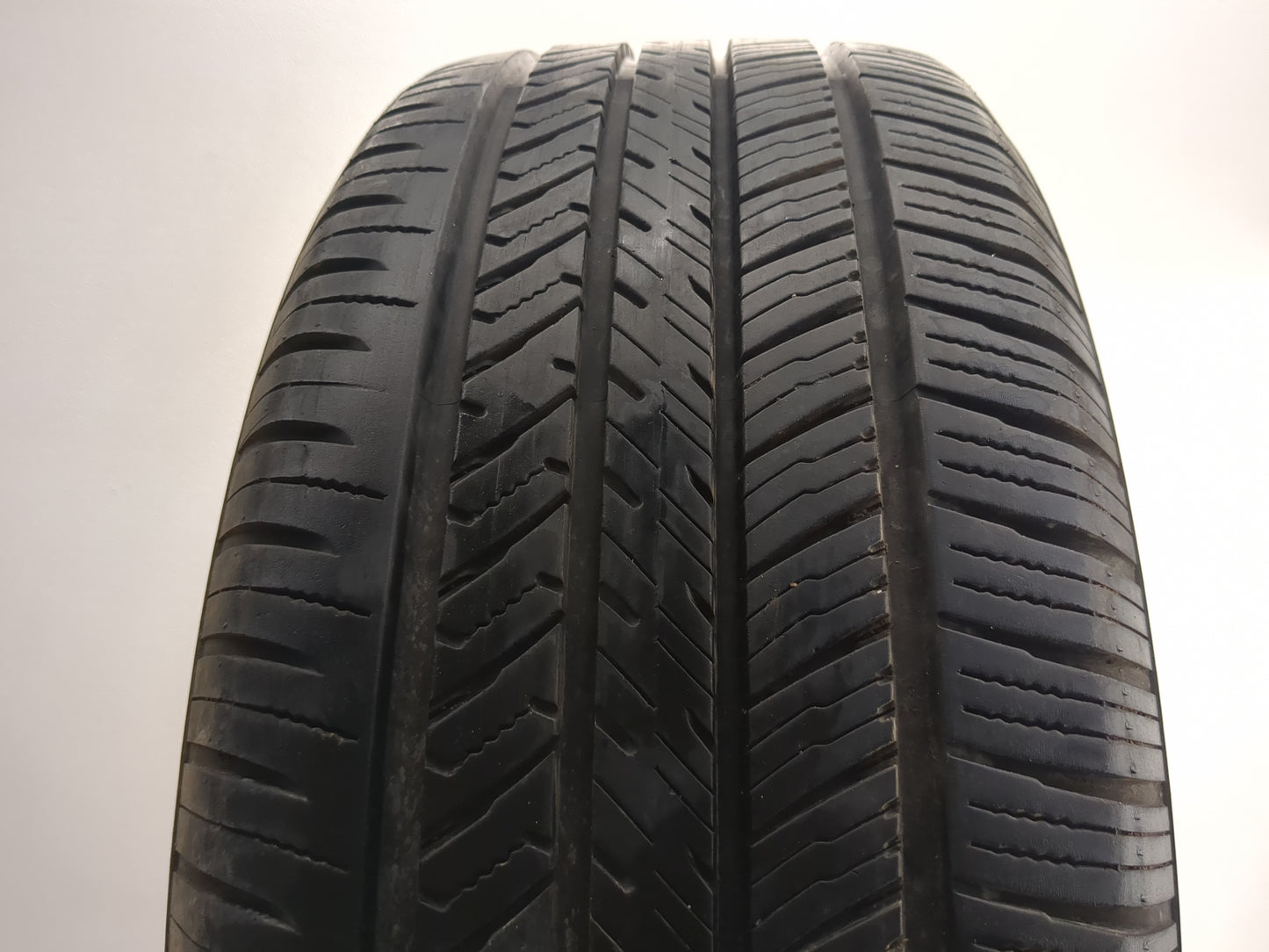 Used Tire 225/55R17 YOKOHAMA AVID GT 101V - Tread Depth 9/32 - Oemusedautoparts1.com