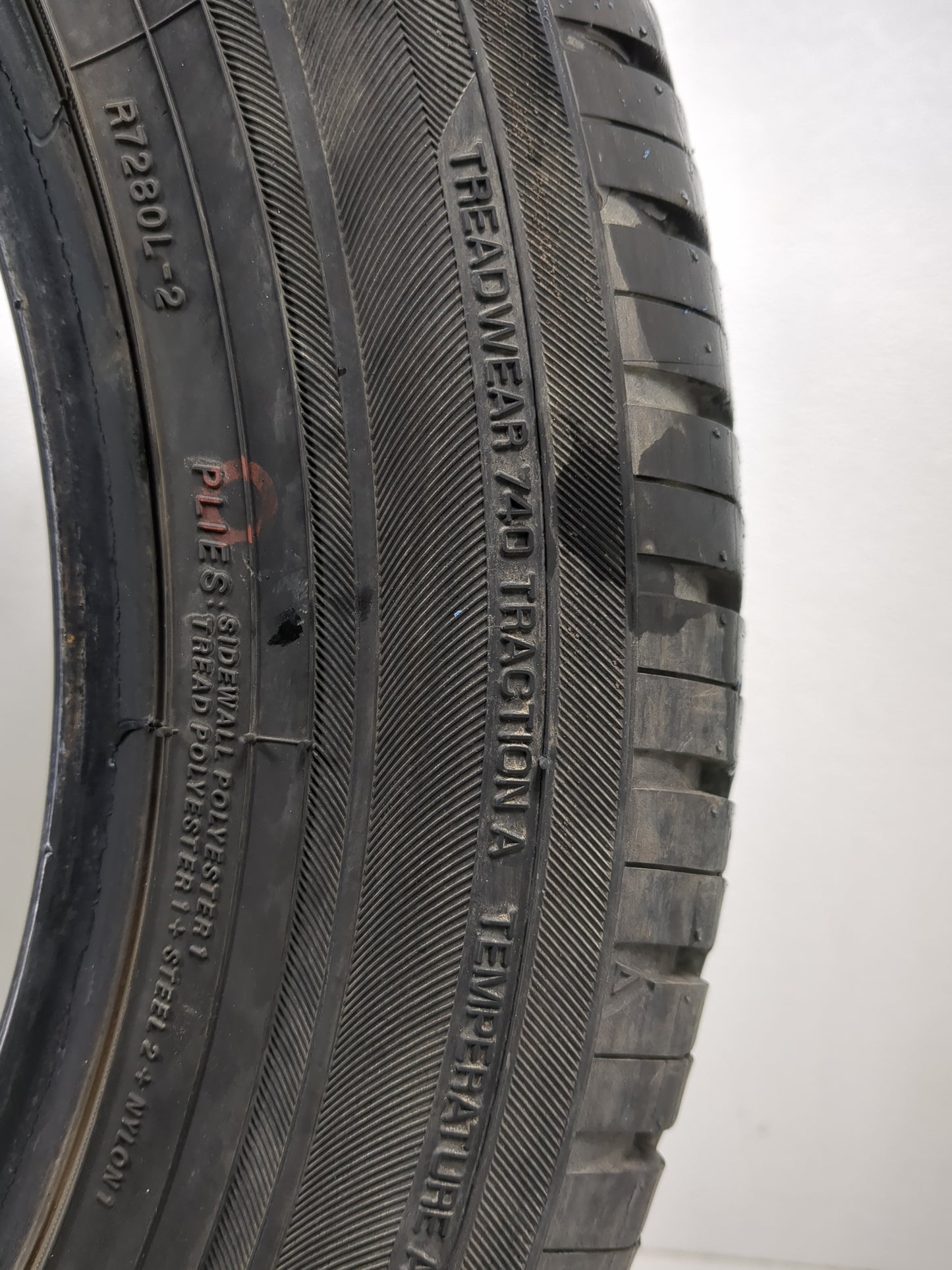 Used Tire 225/55R17 YOKOHAMA YK-GTX 101V - Tread Depth 9/32 - Oemusedautoparts1.com