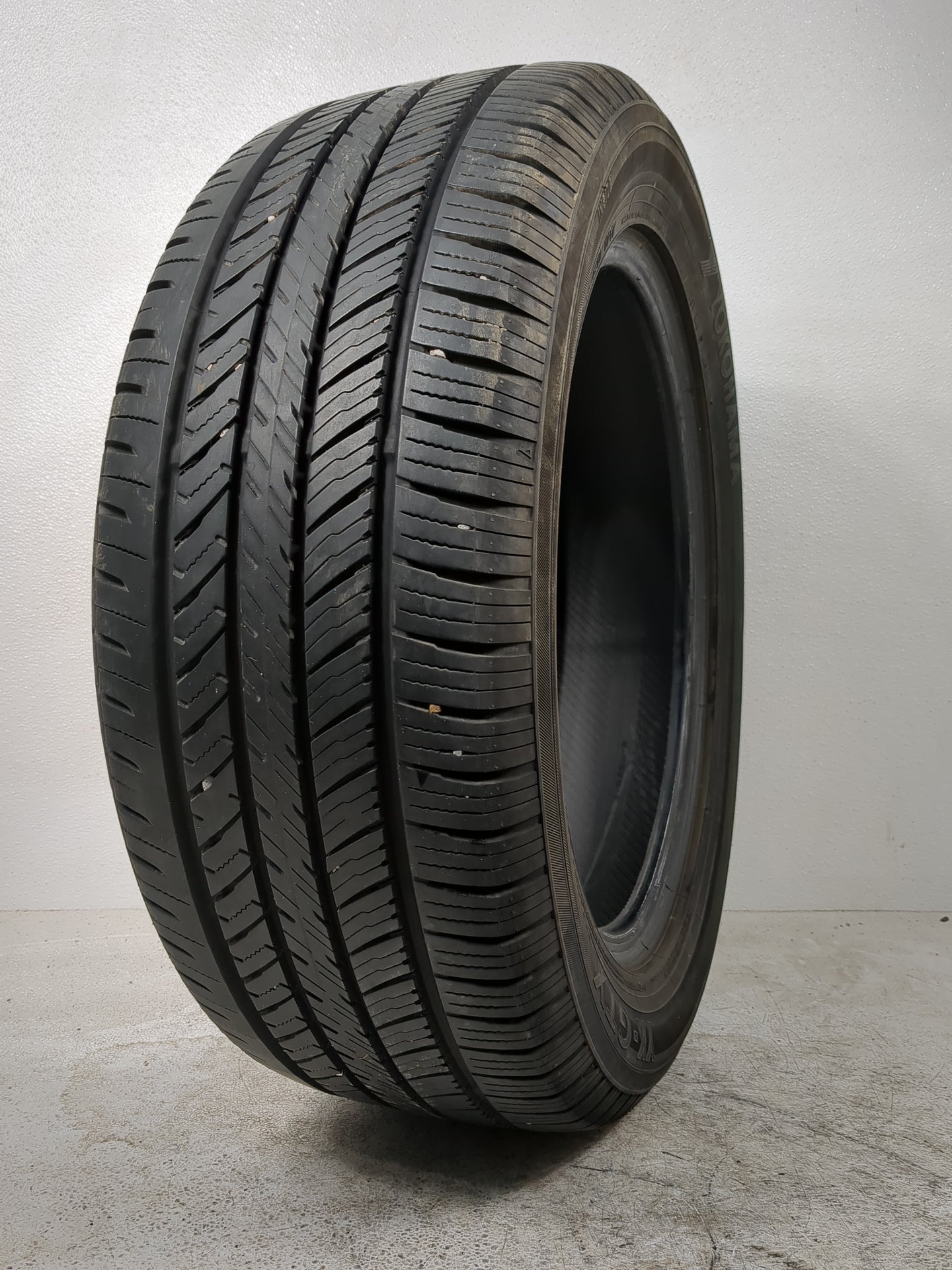 Used Tire 255/55R17 YOKOHAMA YK-GTX ALL SEASON 101V - Tread Depth 9/32 - Oemusedautoparts1.com