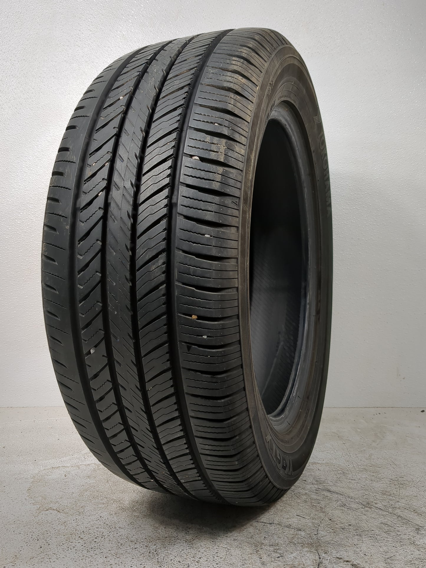 Used Tire 255/55R17 YOKOHAMA YK-GTX ALL SEASON 101V - Tread Depth 9/32 - Oemusedautoparts1.com