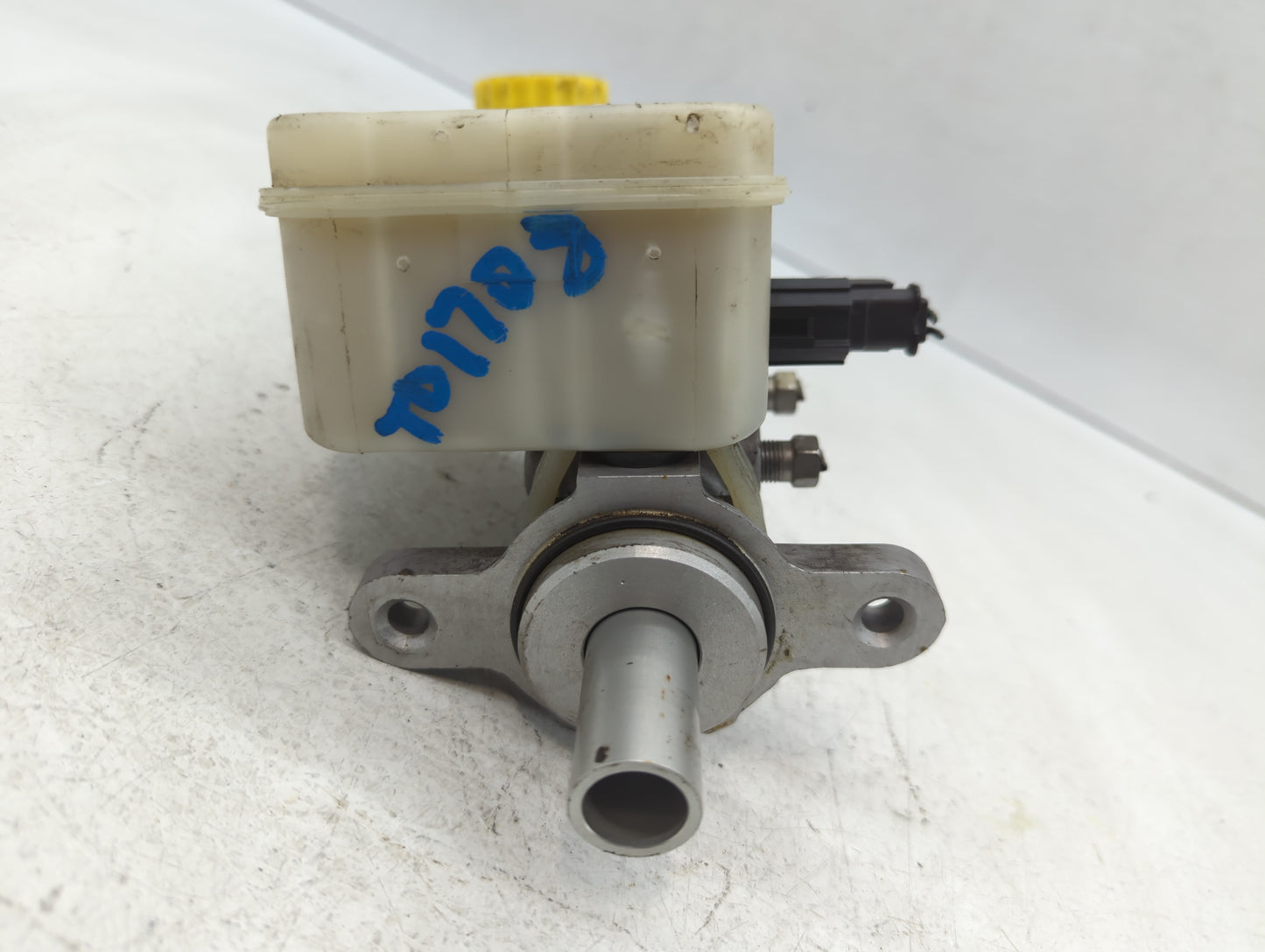 2008-2014 Dodge Avenger Brake Master Cylinder - Oemusedautoparts1.com