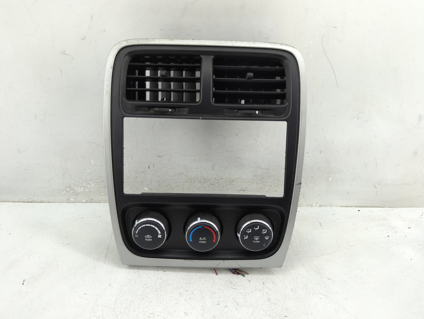 2011-2012 Dodge Caliber Climate Control Module Temperature AC/Heater Replacement P/N:P55111278AD Fits OEM Used Auto Parts - 