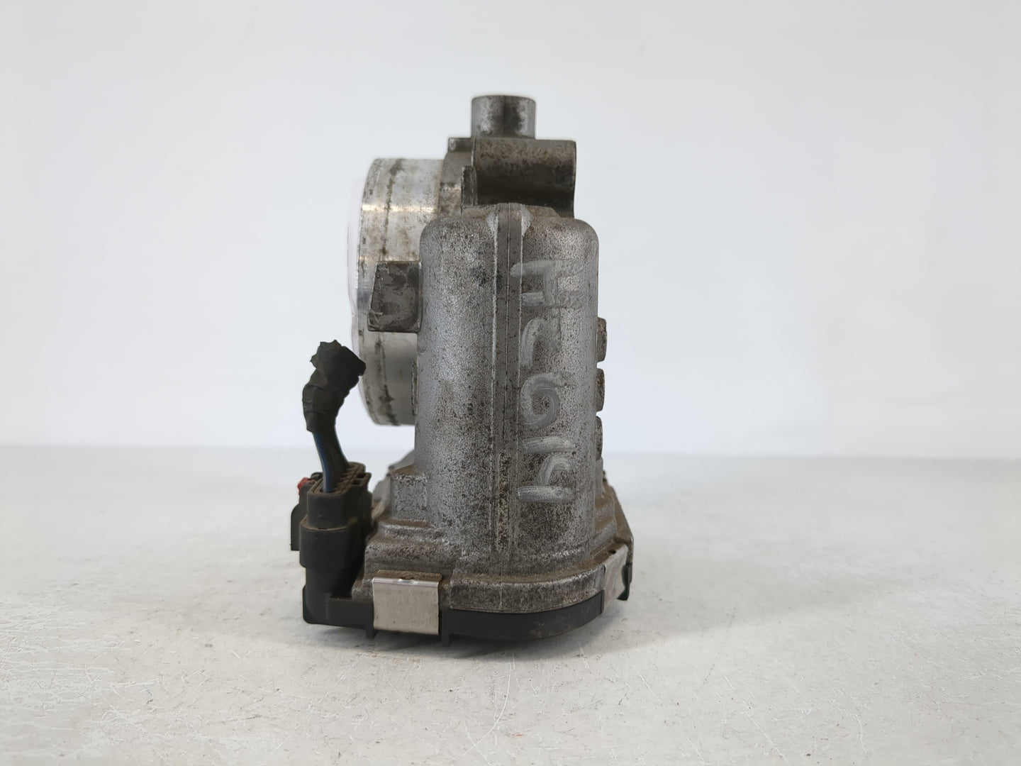 2012 Dodge Caravan Throttle Body P/N:05184349AC Fits Fits 2011 2013 2014 2015 2016 2017 2018 2019 2020 2021 2022 OEM Used Au