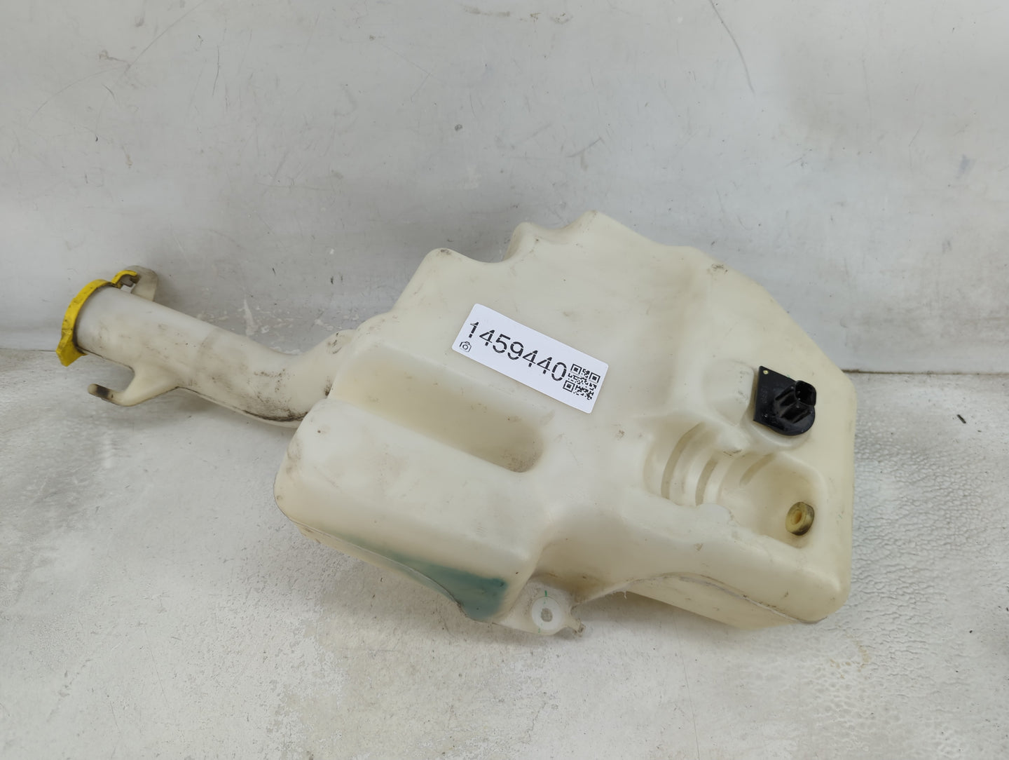 Dodge Caravan Windshield Washer Fluid Reservoir Bottle Oem 1459440 - Oemusedautoparts1.com