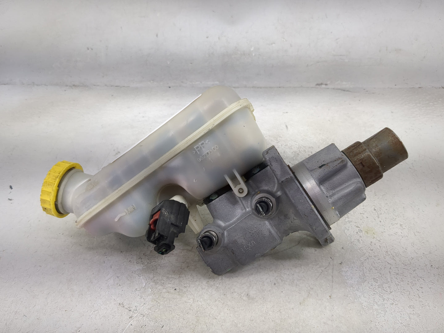 Dodge Caravan Brake Master Cylinder 1492142 - Oemusedautoparts1.com