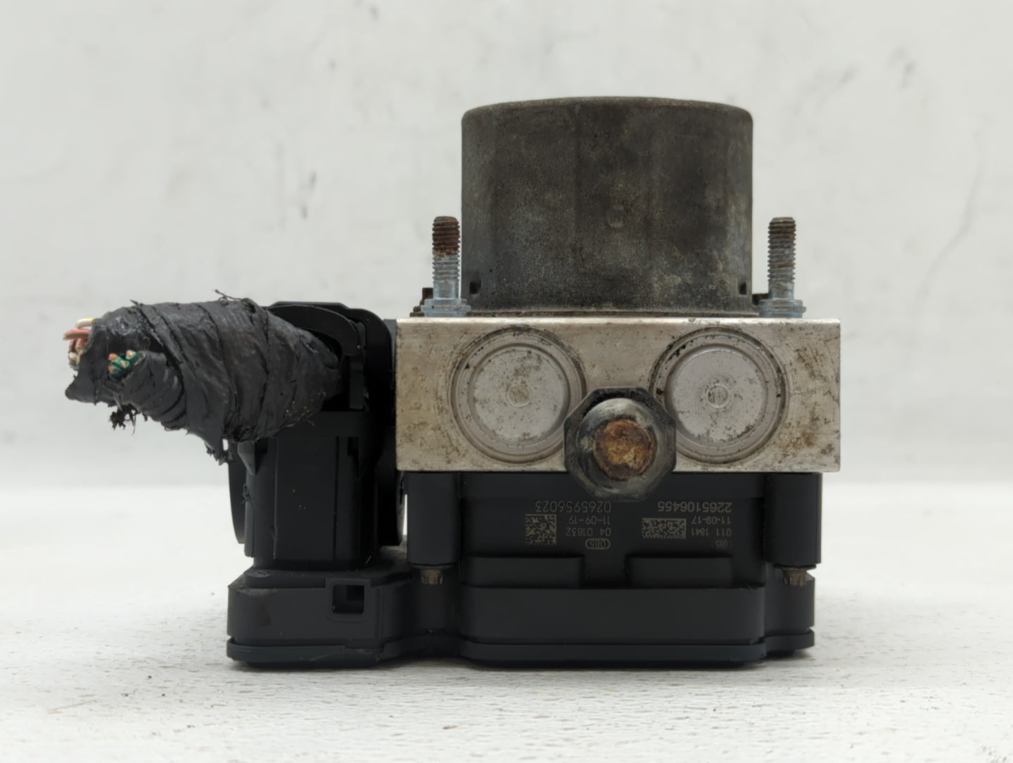 2012 Dodge Caravan ABS Pump Control Module Replacement P/N:05154911AE Fits OEM Used Auto Parts - Oemusedautoparts1.com