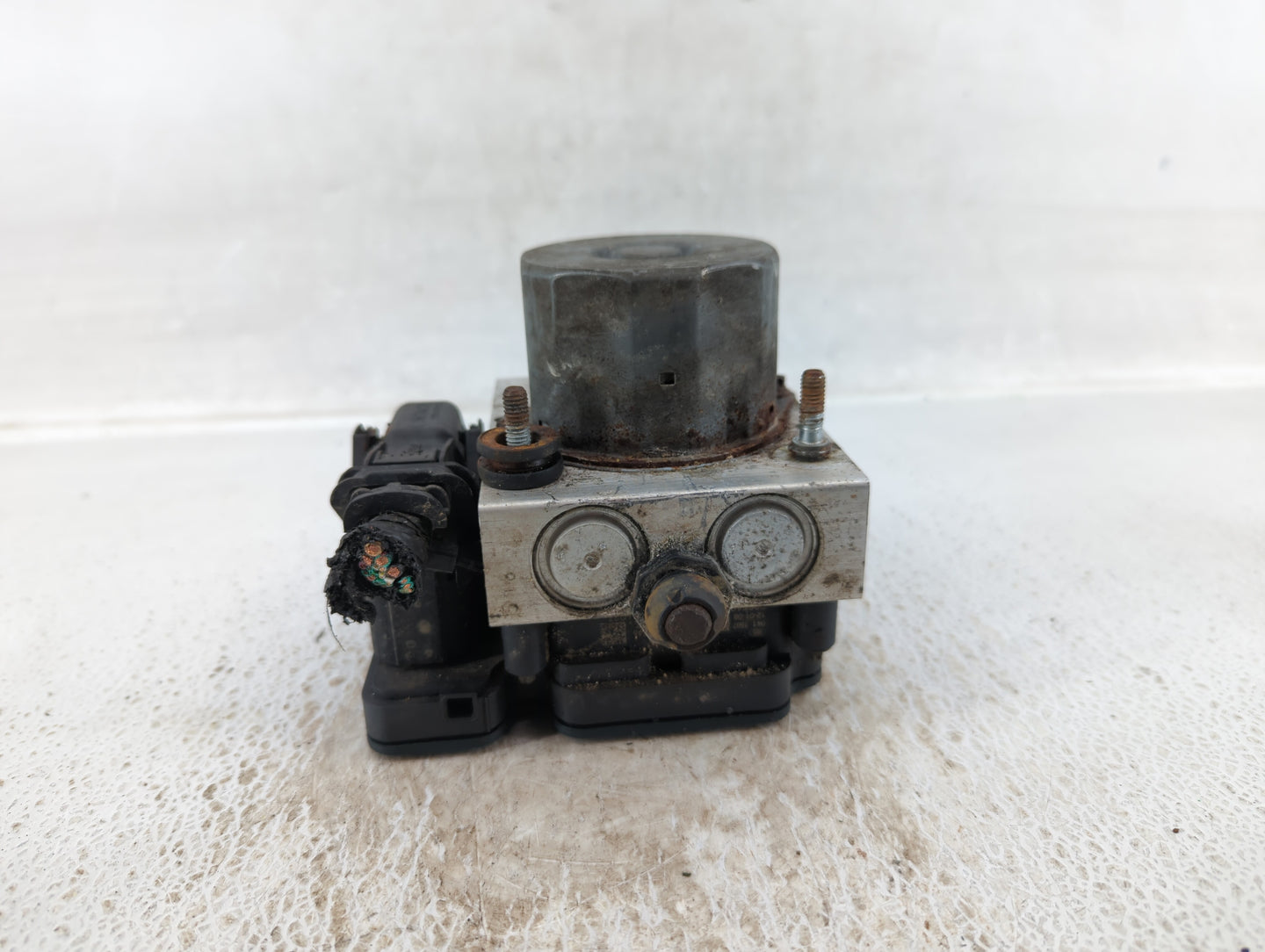 2012 Dodge Caravan ABS Pump Control Module Replacement P/N:P05154911AE Fits OEM Used Auto Parts - Oemusedautoparts1.com