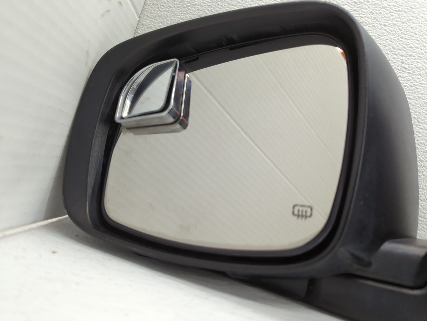 2012 Dodge Caravan Driver Side View Mirror - Left Door Mirror OEM Used - Oemusedautoparts1.com