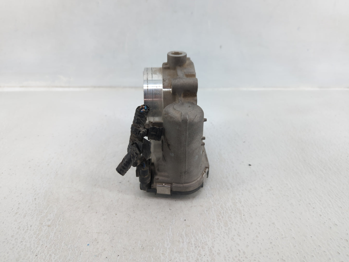 2012 Dodge Caravan Throttle Body P/N:05184349AE Fits Fits 2011 2013 2014 2015 2016 2017 2018 2019 2020 2021 2022 OEM Used Au