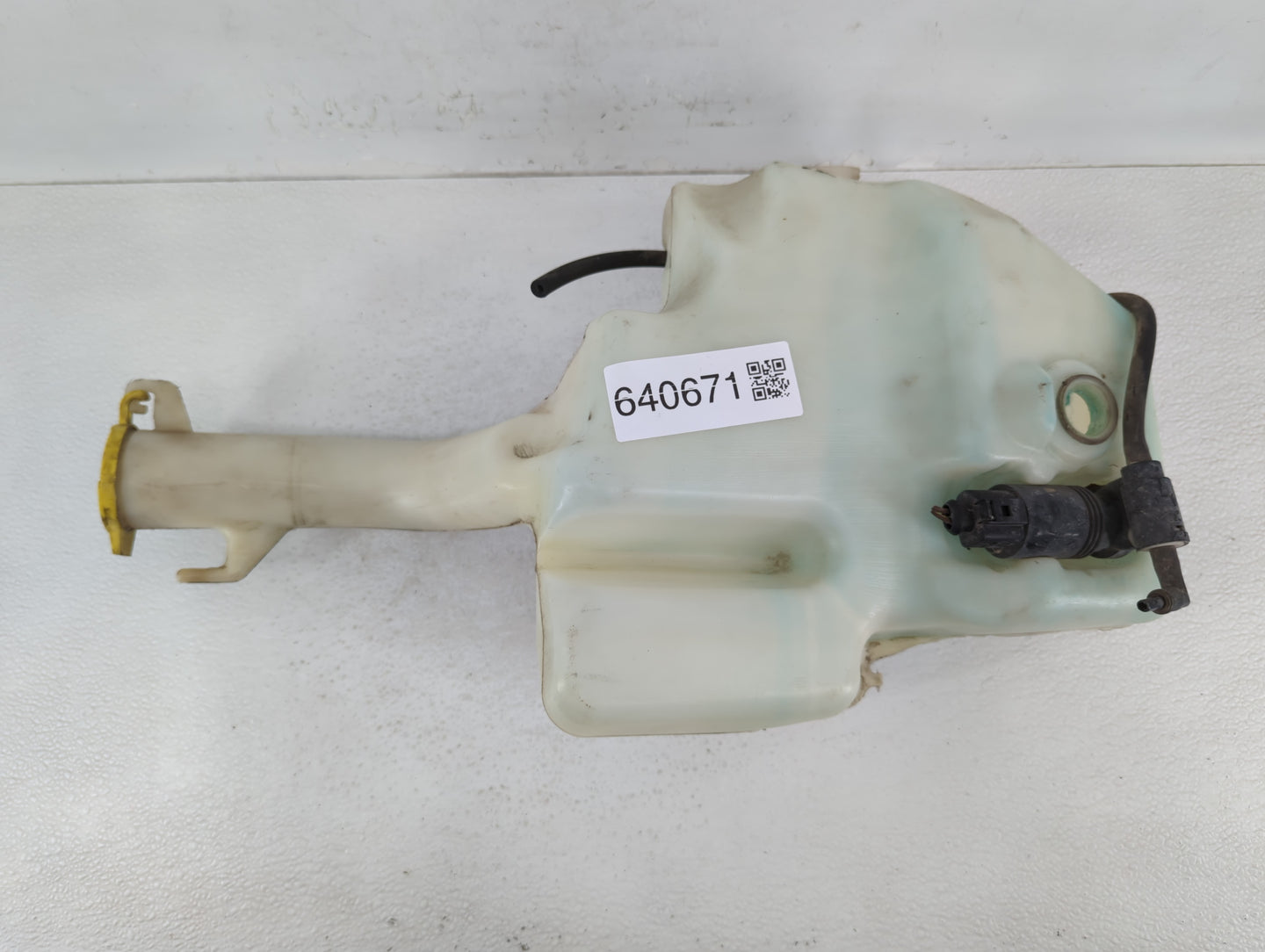 Dodge Caravan Windshield Washer Fluid Reservoir Bottle Oem - Oemusedautoparts1.com
