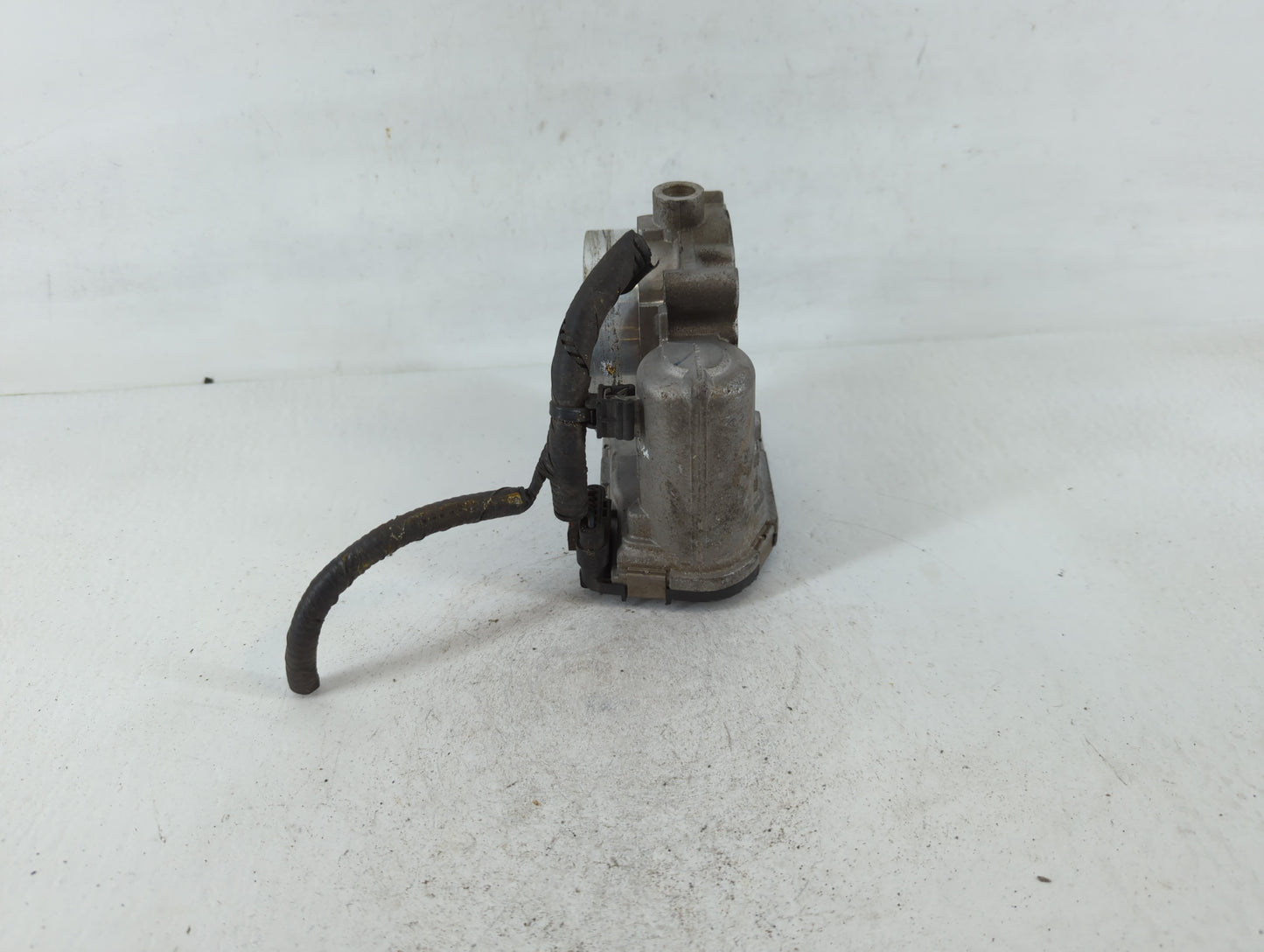 2012 Dodge Caravan Throttle Body P/N:05184349AC Fits Fits 2011 2013 2014 2015 2016 2017 2018 2019 2020 2021 2022 OEM Used Au