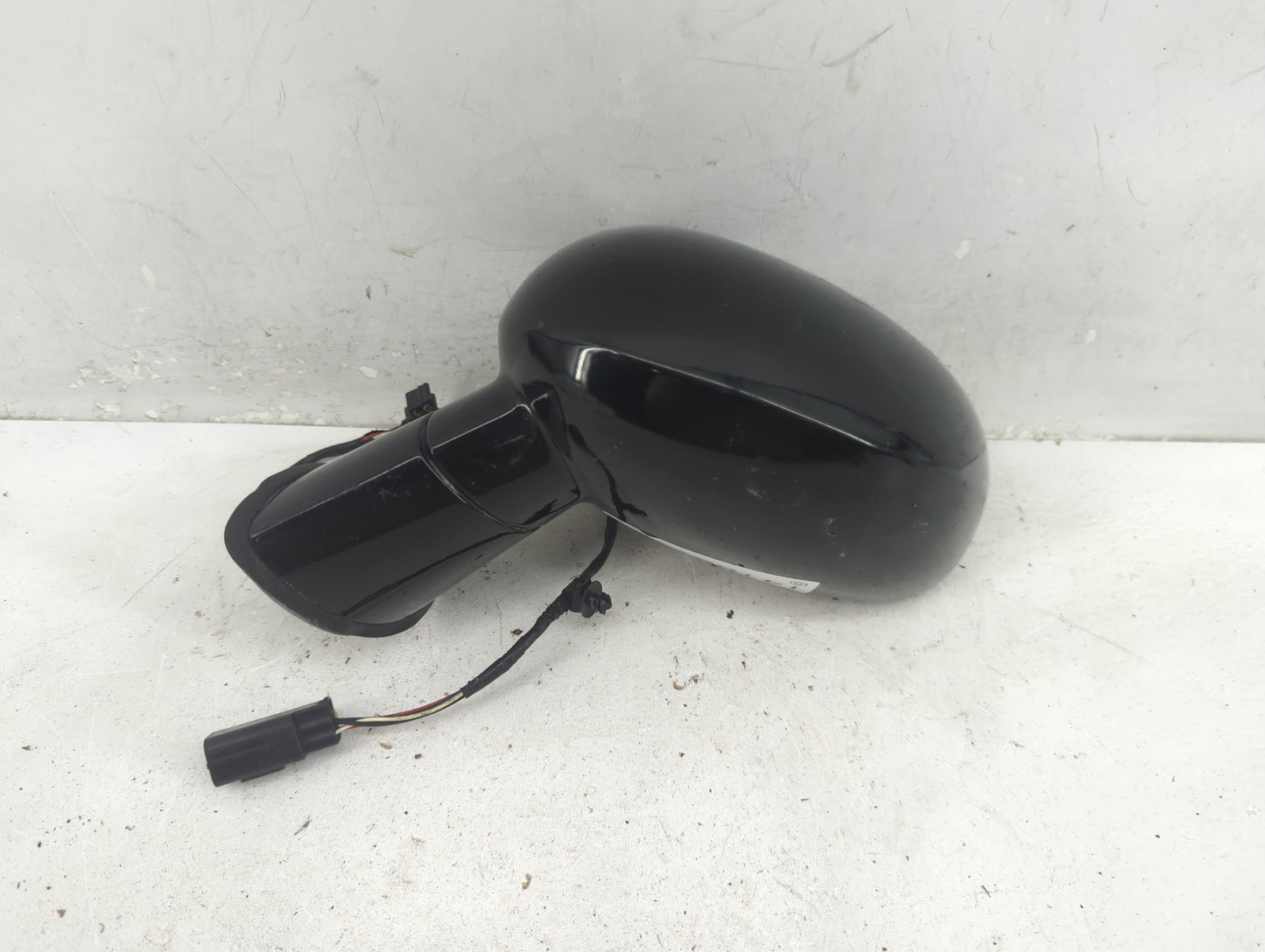 2011-2013 Dodge Challenger Driver Side View Mirror - Left Door Mirror OEM Used - Oemusedautoparts1.com
