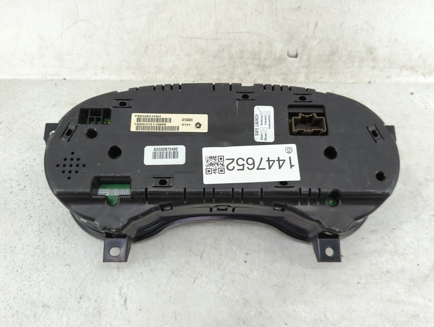 2012 Dodge Charger Instrument Cluster Speedometer Gauges P/N:P56046414AH TB6QI274119665, A2C32872402 Fits OEM Used Auto Part