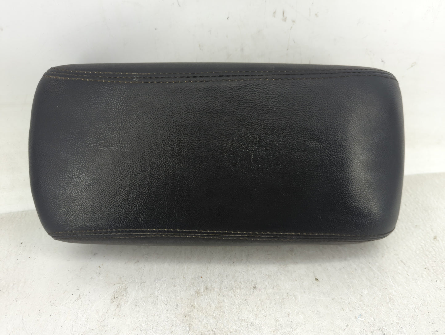 2012 Dodge Durango Center Console Armrest Cover Lid P/N:X85003202BL Fits OEM Used Auto Parts - Oemusedautoparts1.com