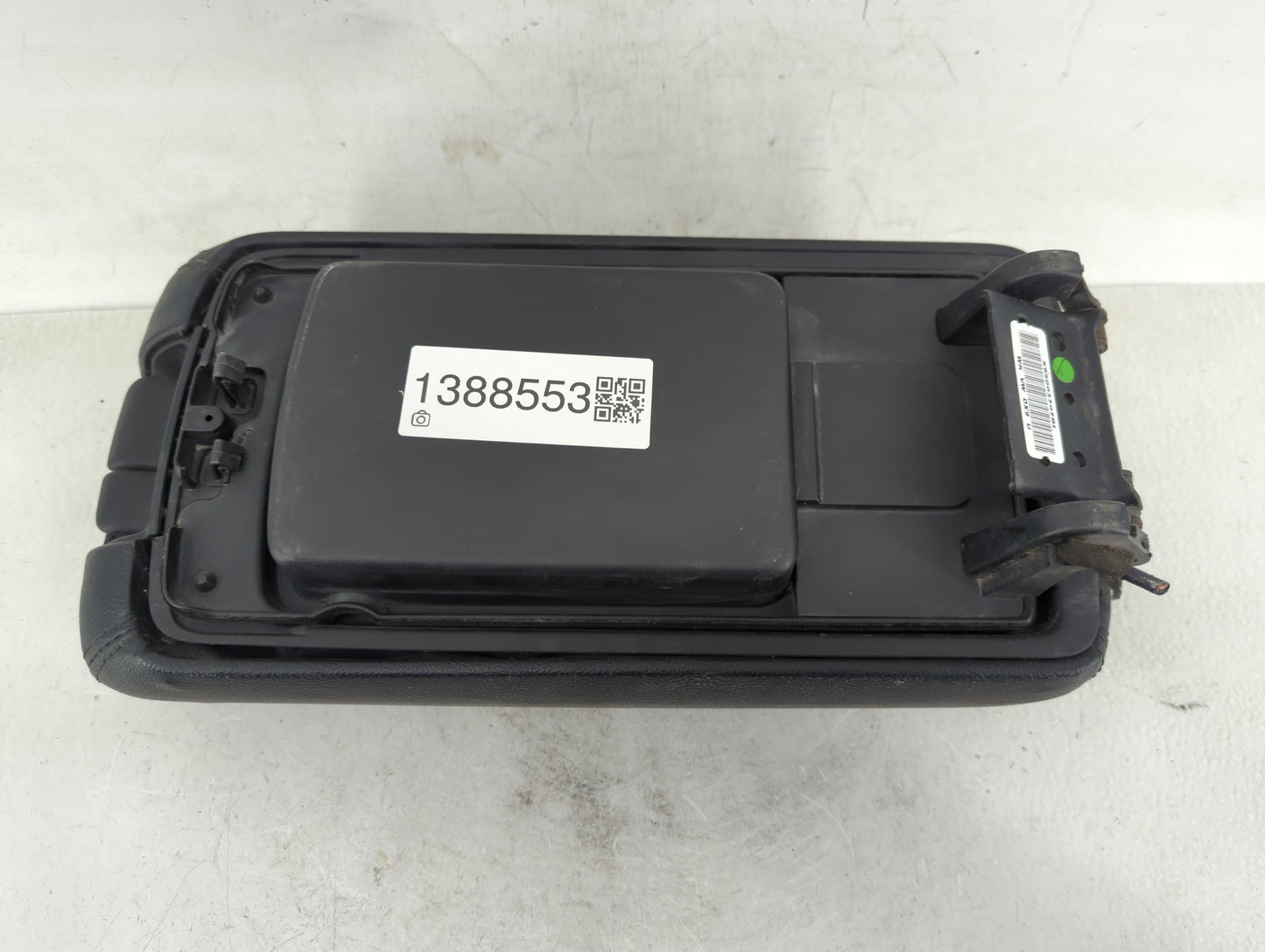 2012 Dodge Durango Center Console Armrest Cover Lid P/N:X85003202BL Fits OEM Used Auto Parts - Oemusedautoparts1.com