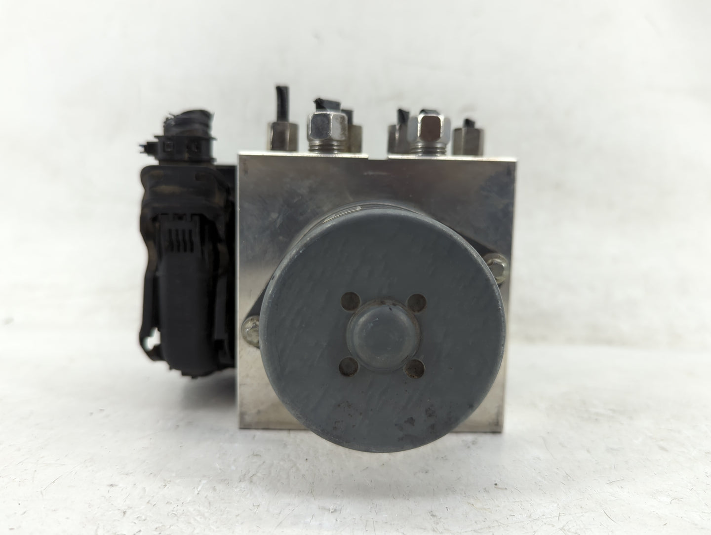 2012 Dodge Durango ABS Pump Control Module Replacement P/N:17685434 68149708AA Fits OEM Used Auto Parts - Oemusedautoparts1.