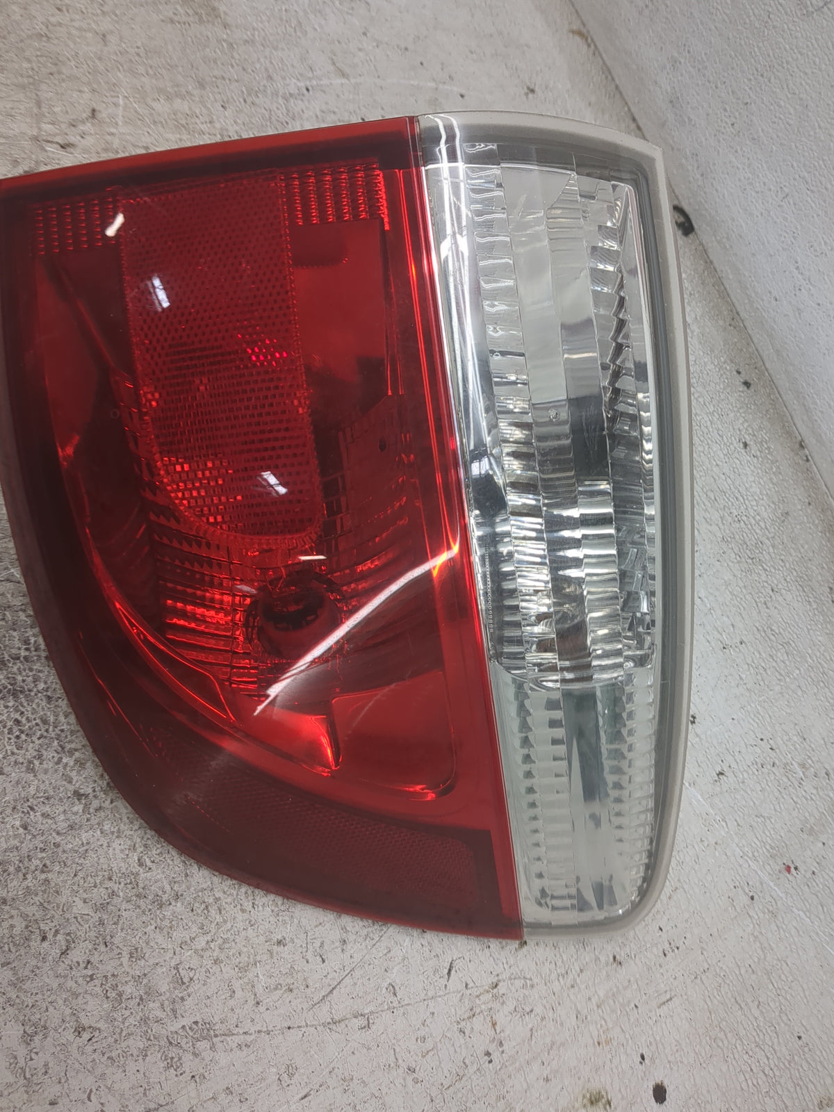 2011-2013 Dodge Durango Tail Light Assembly Passenger Right OEM Fits Fits 2011 2012 2013 OEM Used Auto Parts - Oemusedautopa