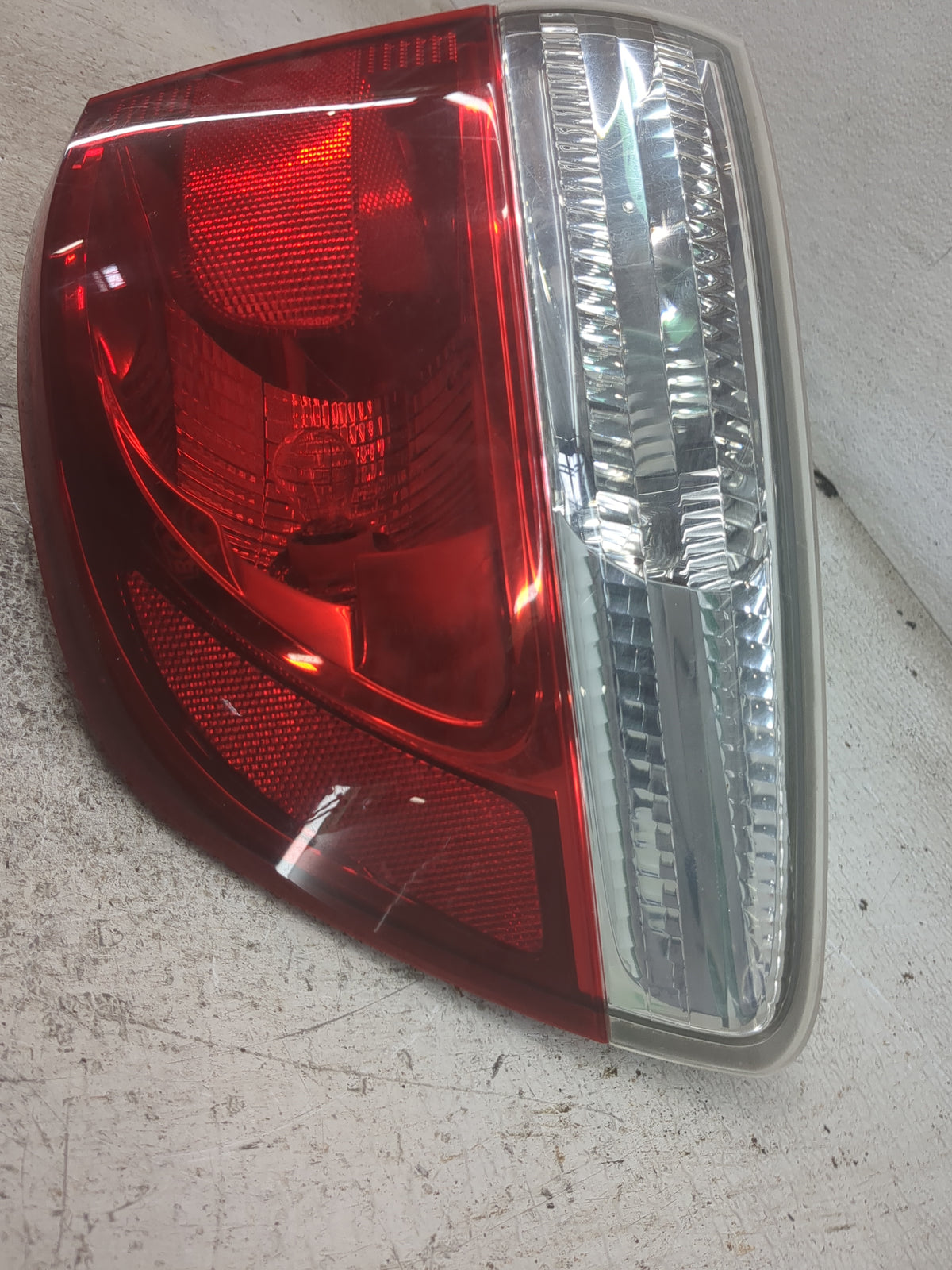 2011-2013 Dodge Durango Tail Light Assembly Passenger Right OEM Fits Fits 2011 2012 2013 OEM Used Auto Parts - Oemusedautopa