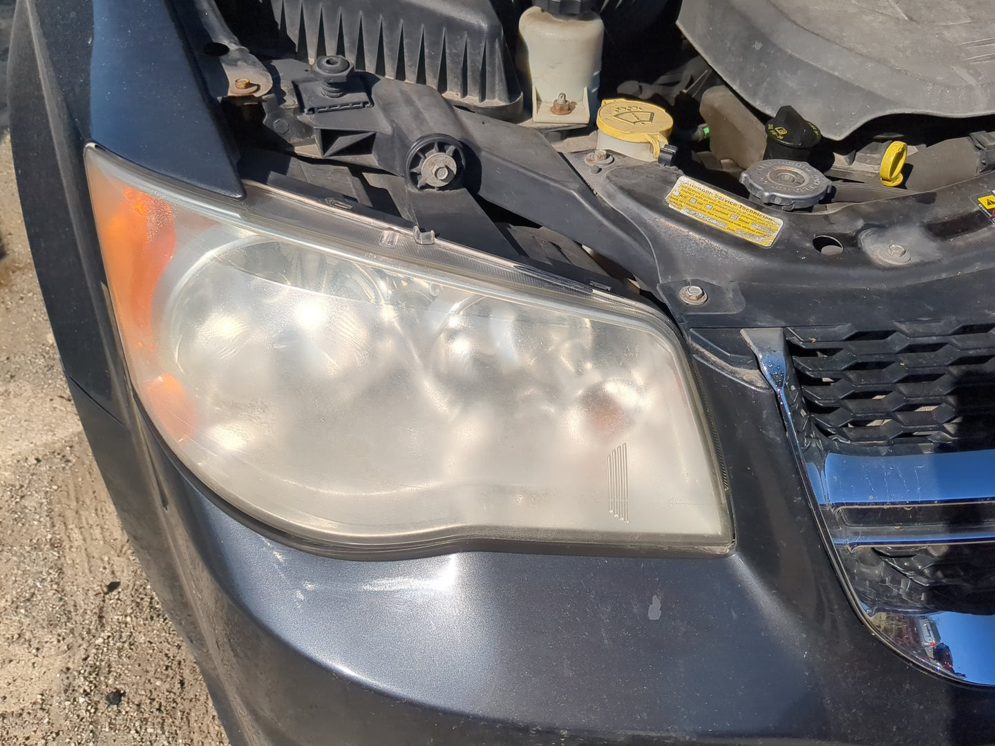 2011 Dodge Grand Caravan Passenger Right Oem Head Light Headlight Lamp - Oemusedautoparts1.com
