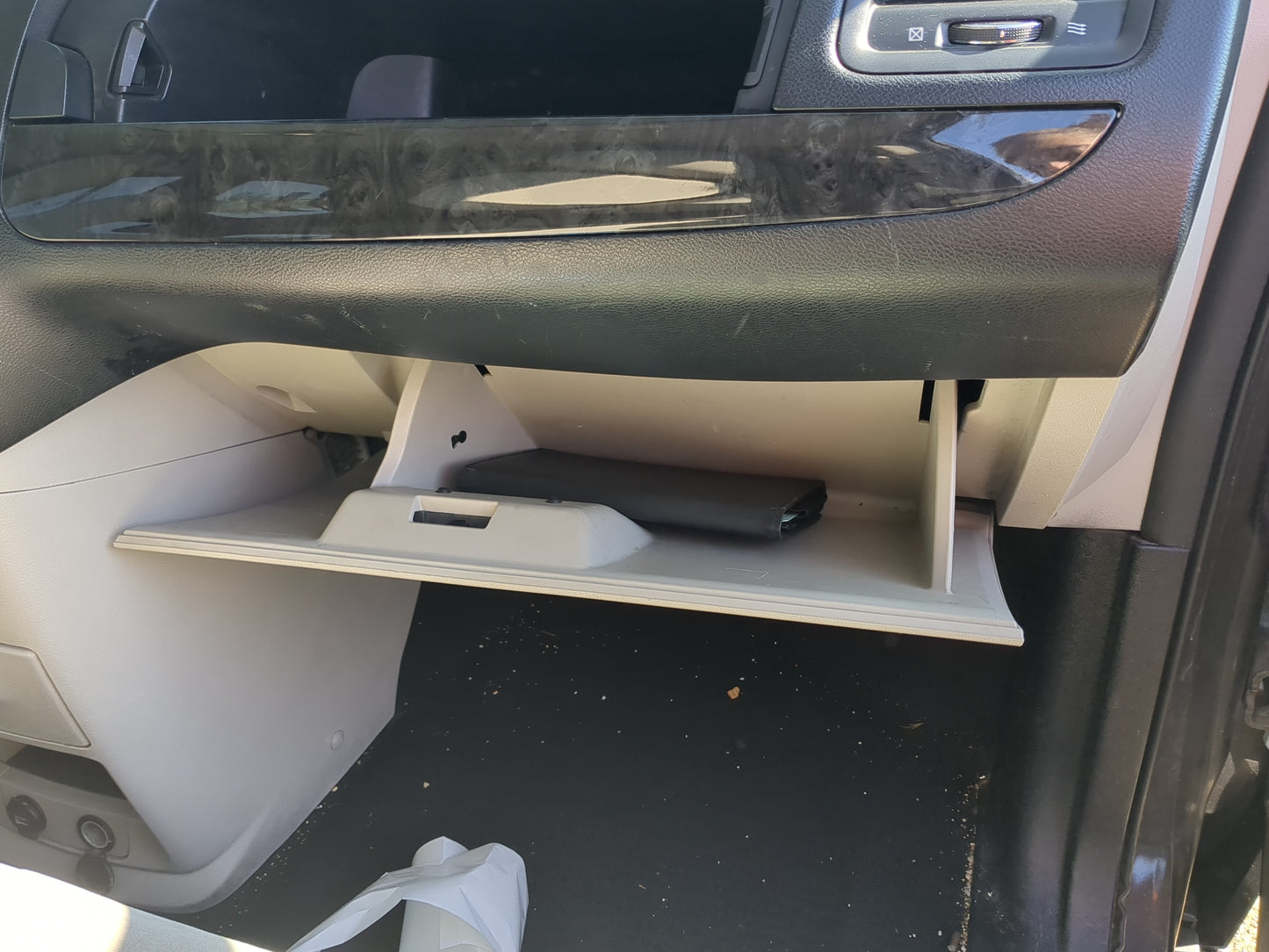 2012 Dodge Grand Caravan Passenger Glove Box Door Storage Compartment 1192598 - Oemusedautoparts1.com