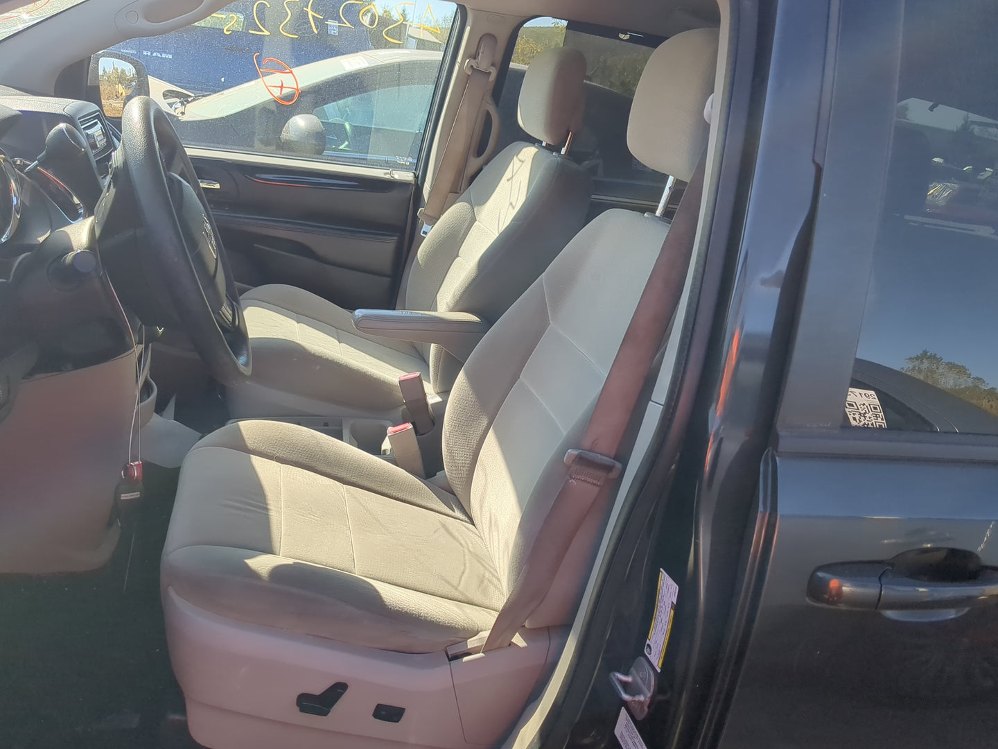 2011-2018 Dodge Grand Caravan Driver Front Seat Oem 1192601 - Oemusedautoparts1.com