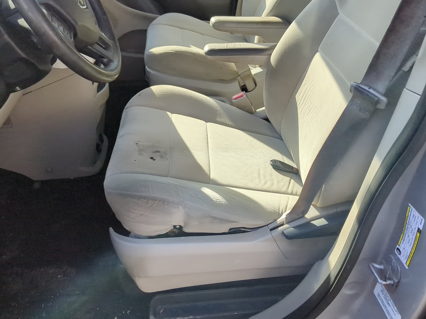 2011-2018 Dodge Grand Caravan Driver Front Seat Oem - Oemusedautoparts1.com