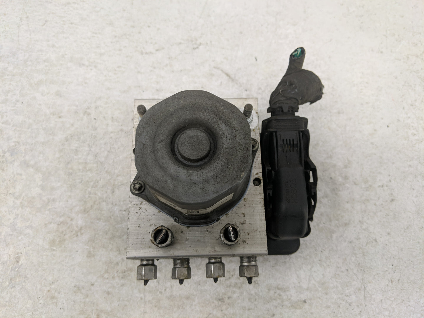 2012 Dodge Grand Caravan ABS Pump Control Module Replacement P/N:P05154911AE Fits OEM Used Auto Parts - Oemusedautoparts1.co