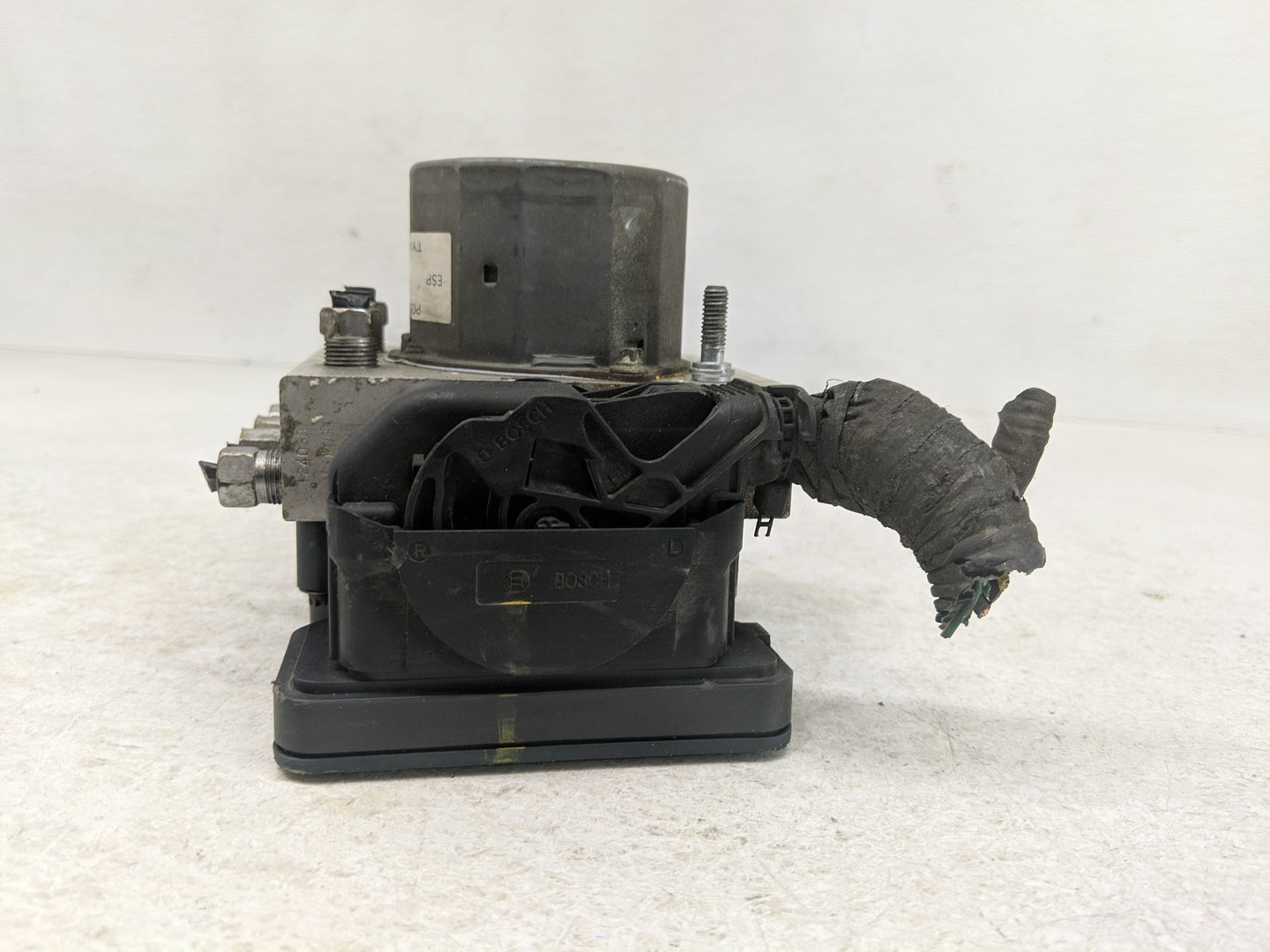 2012 Dodge Grand Caravan ABS Pump Control Module Replacement P/N:P05154911AE Fits OEM Used Auto Parts - Oemusedautoparts1.co