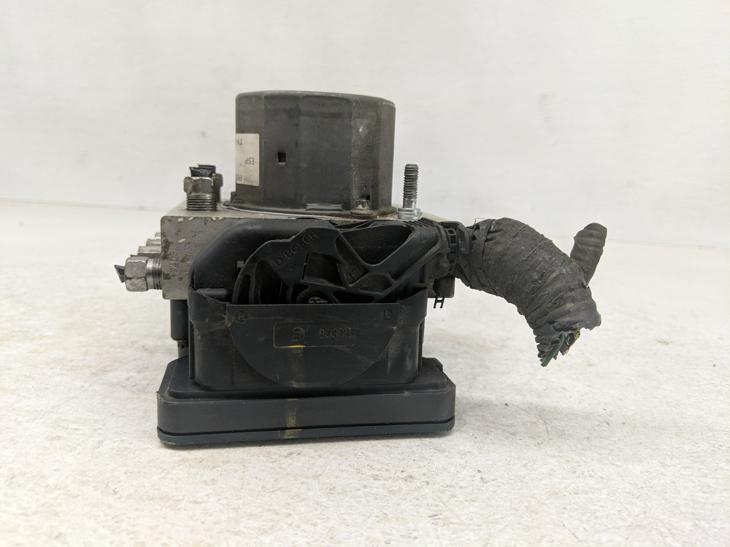 2012 Dodge Grand Caravan ABS Pump Control Module Replacement P/N:P05154911AE Fits OEM Used Auto Parts - Oemusedautoparts1.co