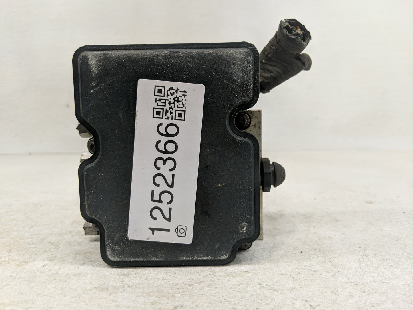 2012 Dodge Grand Caravan ABS Pump Control Module Replacement P/N:P05154911AE Fits OEM Used Auto Parts - Oemusedautoparts1.co