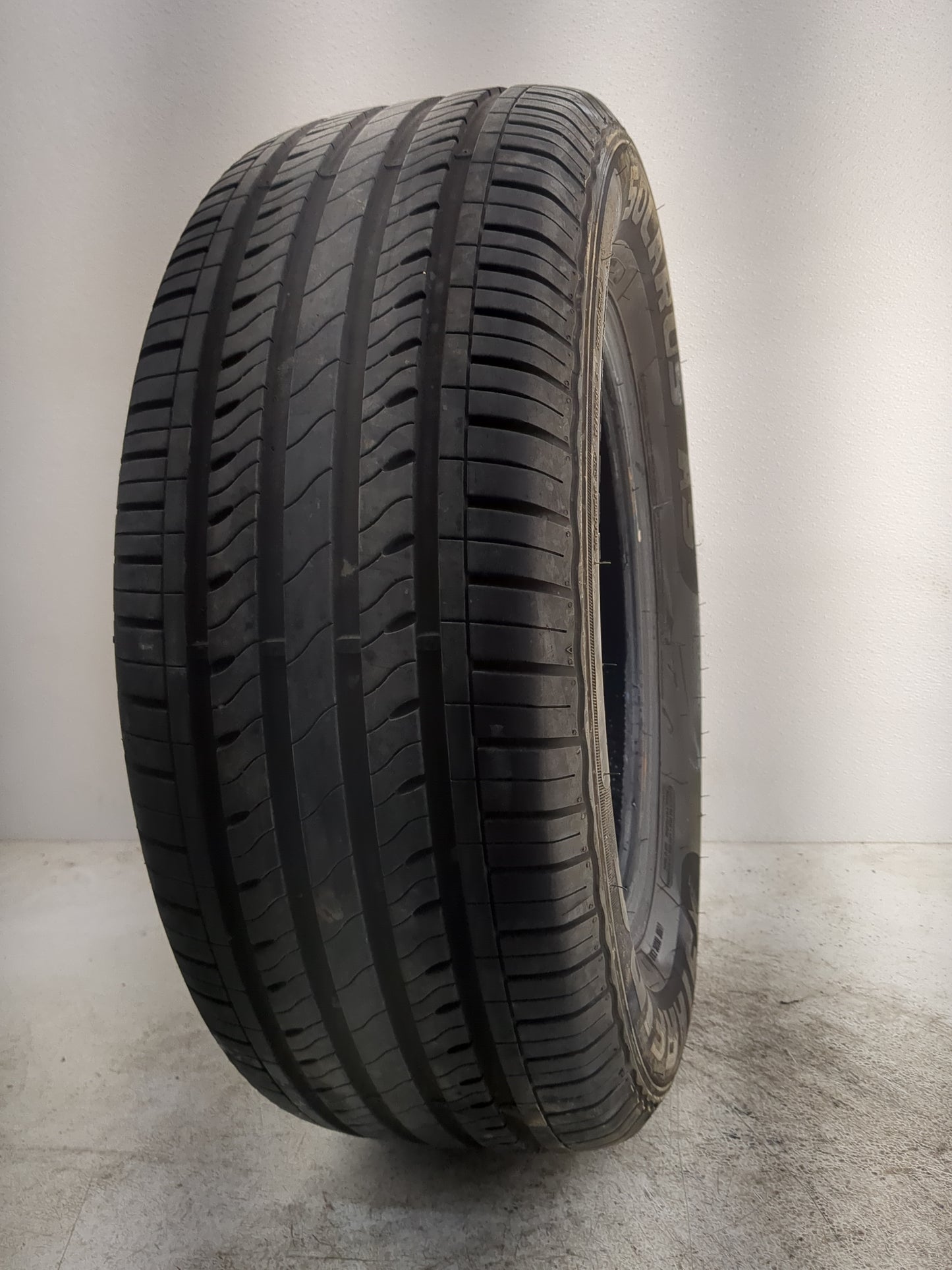 Used Tire 235/60R16 STARFIRE SOLARUS AS 100T - Tread Depth 8/32 - Oemusedautoparts1.com