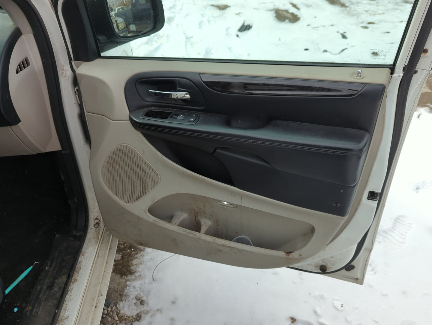 2012 Dodge Grand Caravan Front Right Passenger Interior Door Panel Trim 1315978 - Oemusedautoparts1.com