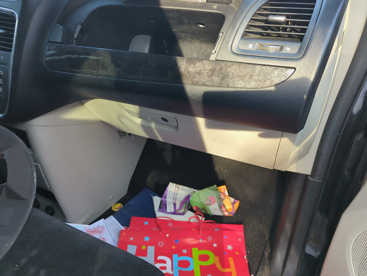 2012 Dodge Grand Caravan Passenger Glove Box Door Storage Compartment 1324172 - Oemusedautoparts1.com