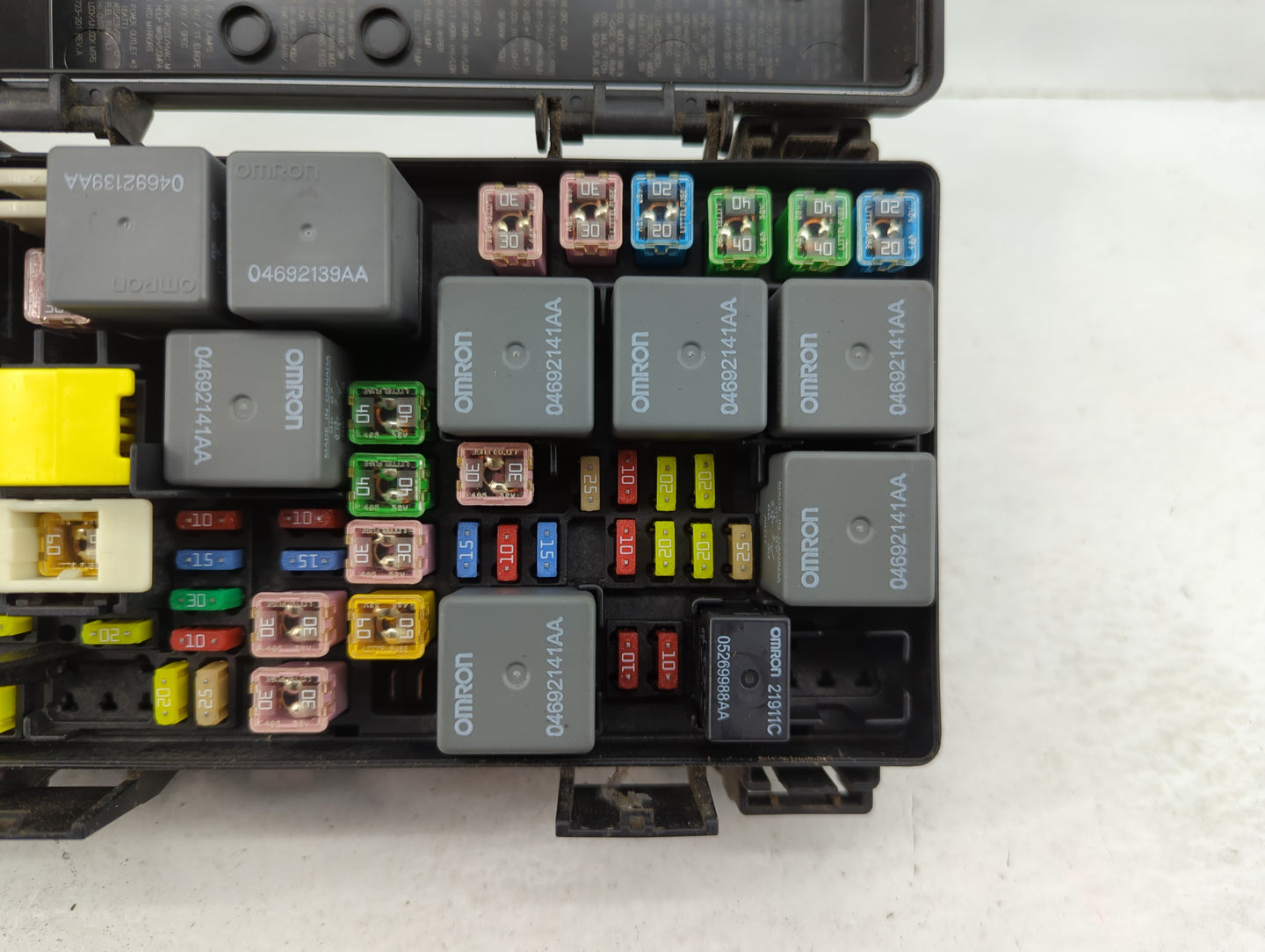 2012 Dodge Grand Caravan Fusebox Fuse Box Panel Relay Module P/N:R62337-001 Fits OEM Used Auto Parts - Oemusedautoparts1.com