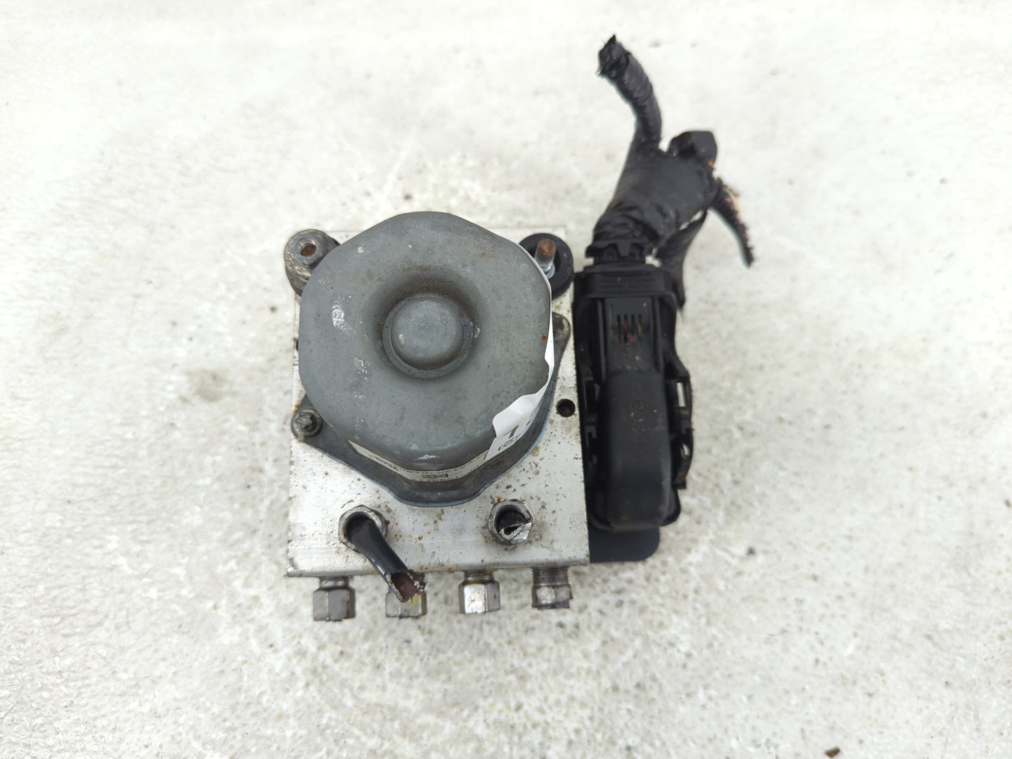 2012 Dodge Grand Caravan ABS Pump Control Module Replacement P/N:P05154911AG Fits OEM Used Auto Parts - Oemusedautoparts1.co