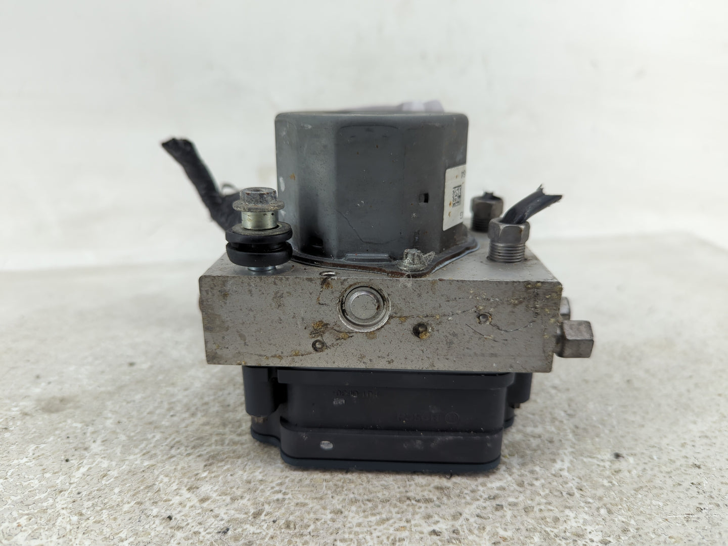 2012 Dodge Grand Caravan ABS Pump Control Module Replacement P/N:P05154911AG Fits OEM Used Auto Parts - Oemusedautoparts1.co
