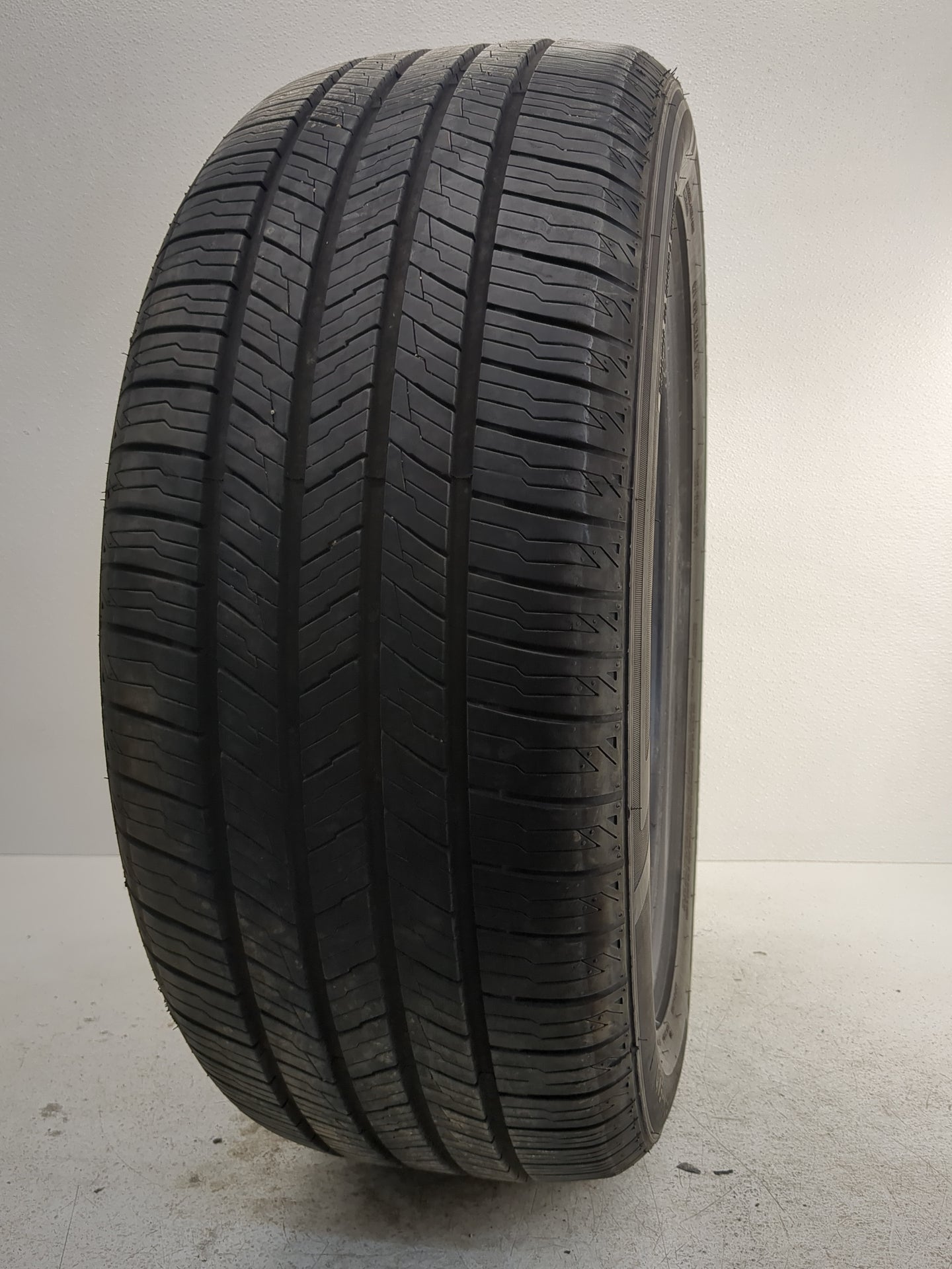 Used Tire 245/50R20 IRONHEAD IRONHEAD 102V - Tread Depth 8/32 - Oemusedautoparts1.com