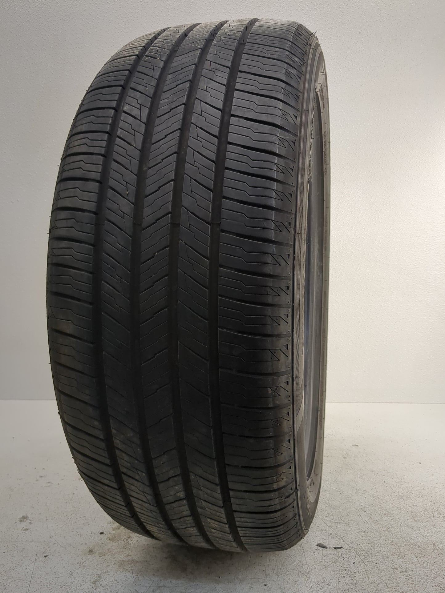 Used Tire 245/50R20 IRONHEAD IRONHEAD 102V - Tread Depth 8/32 - Oemusedautoparts1.com