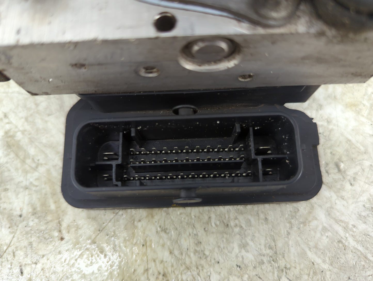 2012 Dodge Grand Caravan ABS Pump Control Module Replacement P/N:P68089561AB 25109659933, 12020252A3, 769606 Fits OEM Used A