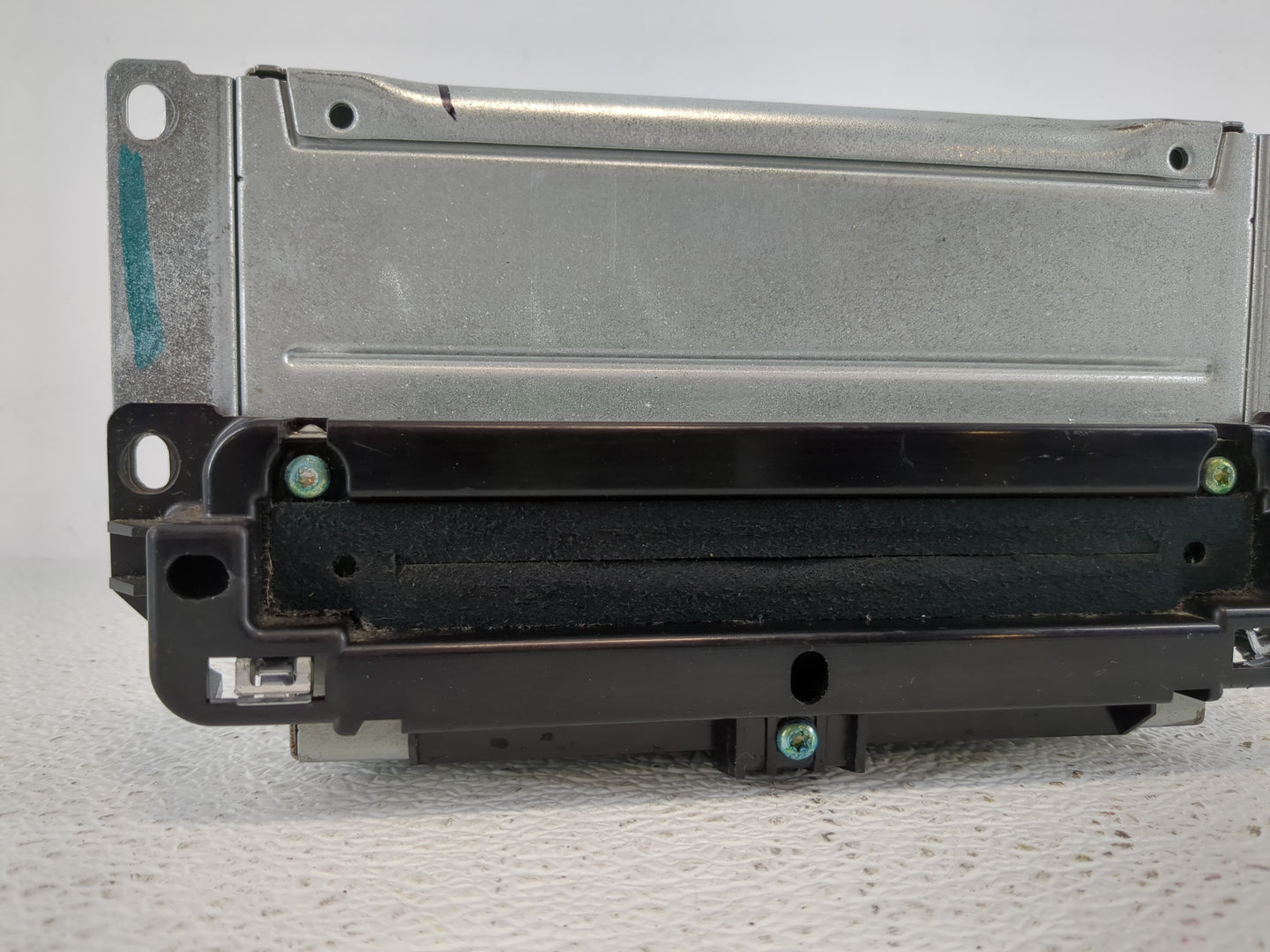 2011-2012 Dodge Journey Radio AM FM Cd Player Receiver Replacement P/N:P05091102AI Fits Fits 2011 2012 OEM Used Auto Parts -