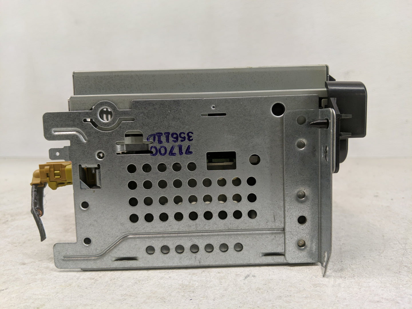 2011-2012 Dodge Journey Radio AM FM Cd Player Receiver Replacement P/N:P05064546AL Fits Fits 2011 2012 OEM Used Auto Parts -