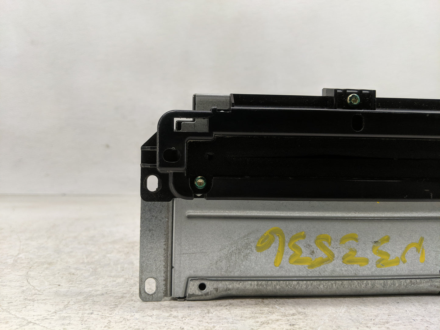 2011-2012 Dodge Journey Radio AM FM Cd Player Receiver Replacement P/N:P05091101AG Fits Fits 2011 2012 OEM Used Auto Parts -