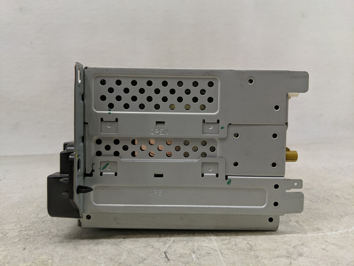 2011-2012 Dodge Journey Radio AM FM Cd Player Receiver Replacement P/N:05091038AI Fits Fits 2011 2012 OEM Used Auto Parts - 