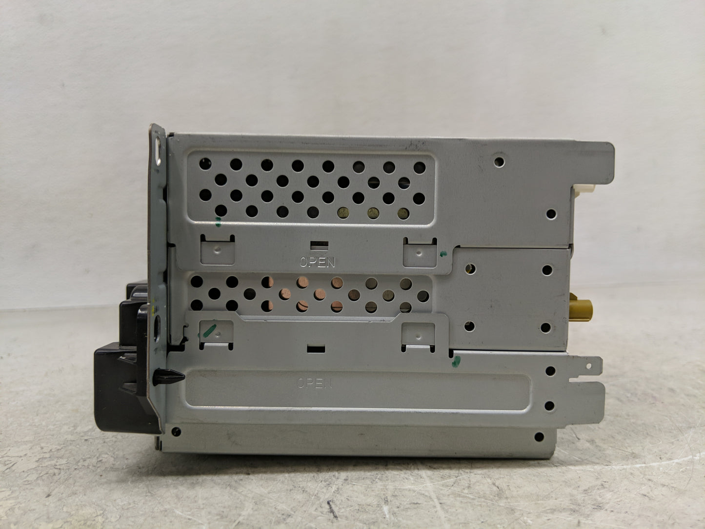2011-2012 Dodge Journey Radio AM FM Cd Player Receiver Replacement P/N:05091038AI Fits Fits 2011 2012 OEM Used Auto Parts - 