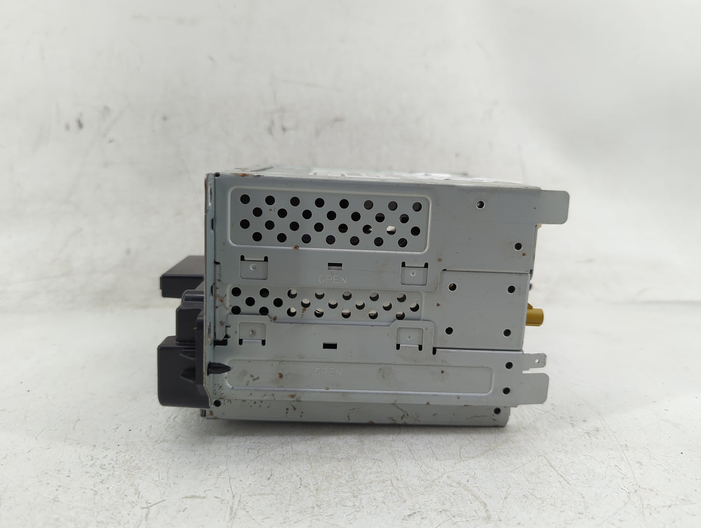 2011-2012 Dodge Journey Radio AM FM Cd Player Receiver Replacement P/N:P05091038AI Fits Fits 2011 2012 OEM Used Auto Parts -