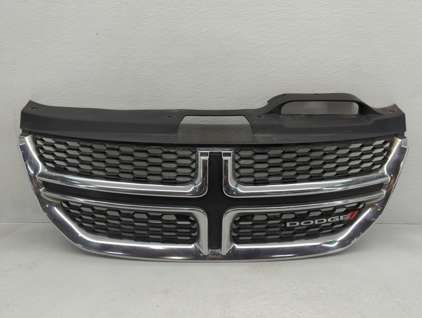 2012 Dodge Journey Front Grille Bumper Not Included - Oemusedautoparts1.com
